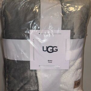 UGG Avery Throw Blanket - Silver and Cream